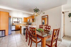 Dining - Makahuena at Poipu - 5BR Oceanfront - Sleeps 14 (Koloa)