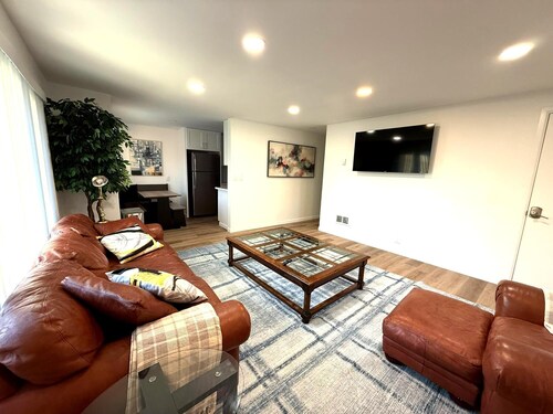 Modern 2BR Retreat near Light Rail, Seward Park 54