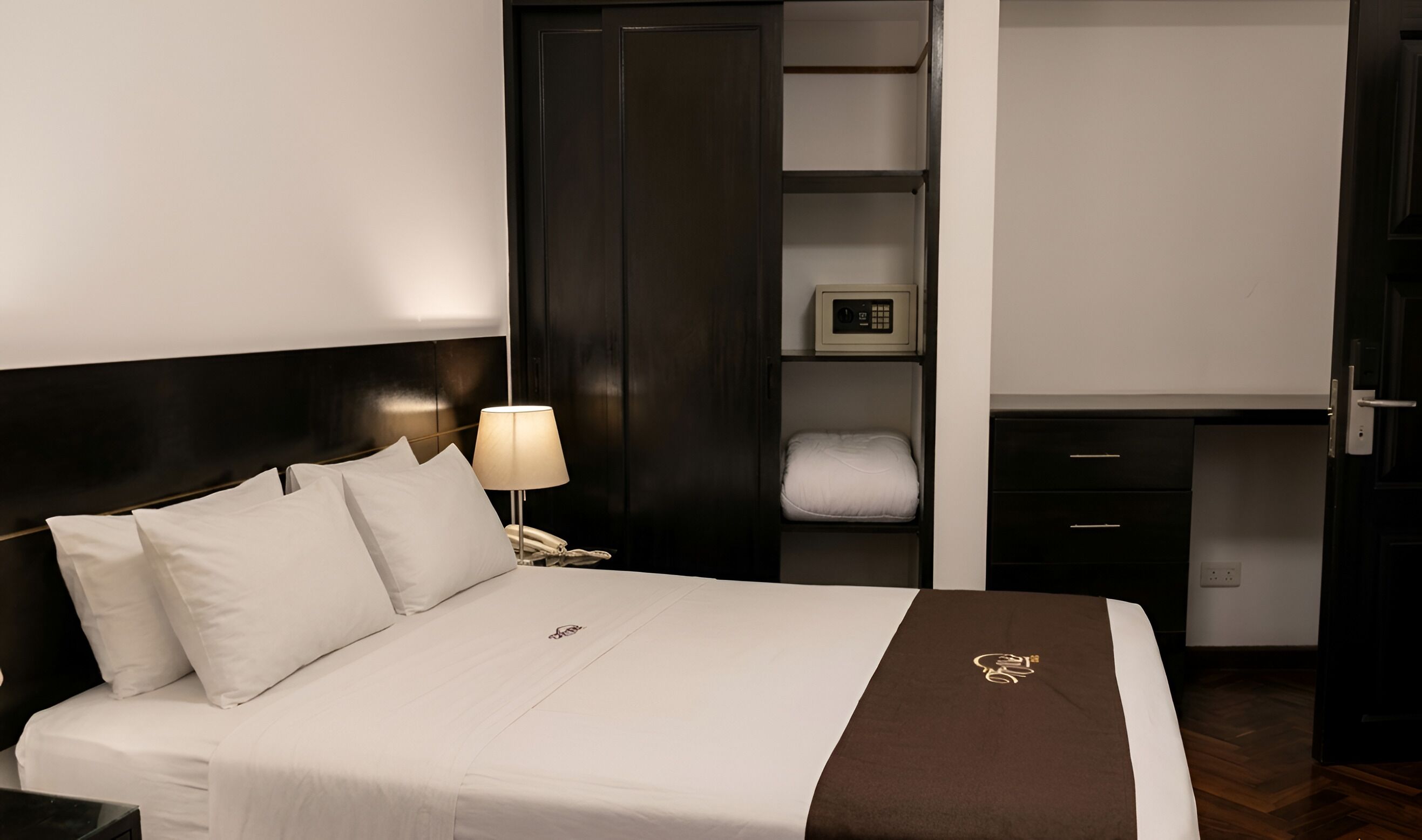 Comfort Single Room | In-room safe, desk, free WiFi