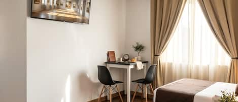 Comfort Twin Room | In-room safe, desk, free WiFi