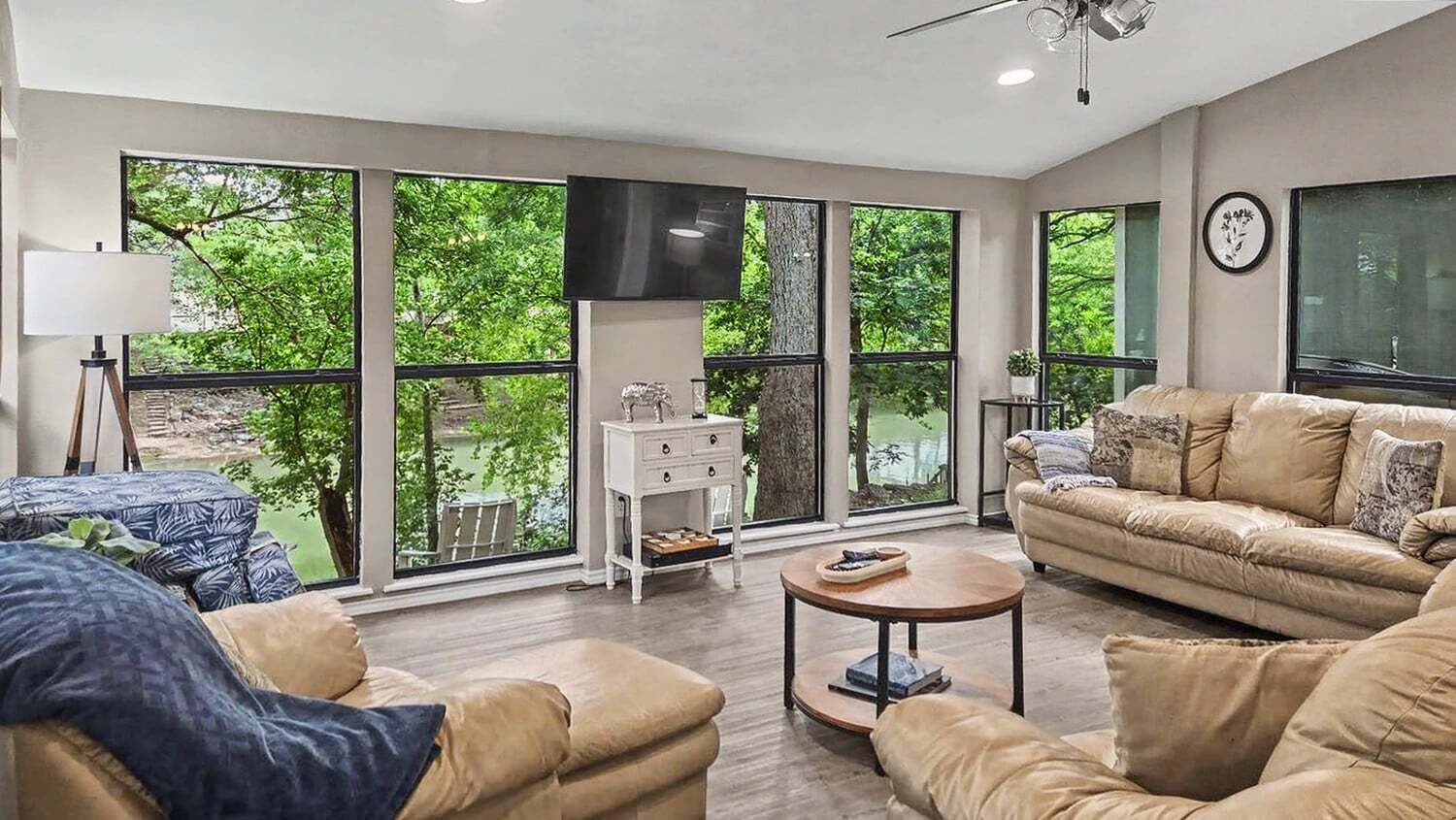 Off The Hook - Riverfront, Sleeps 10 W/ Bunk House - Canyon Lake, TX