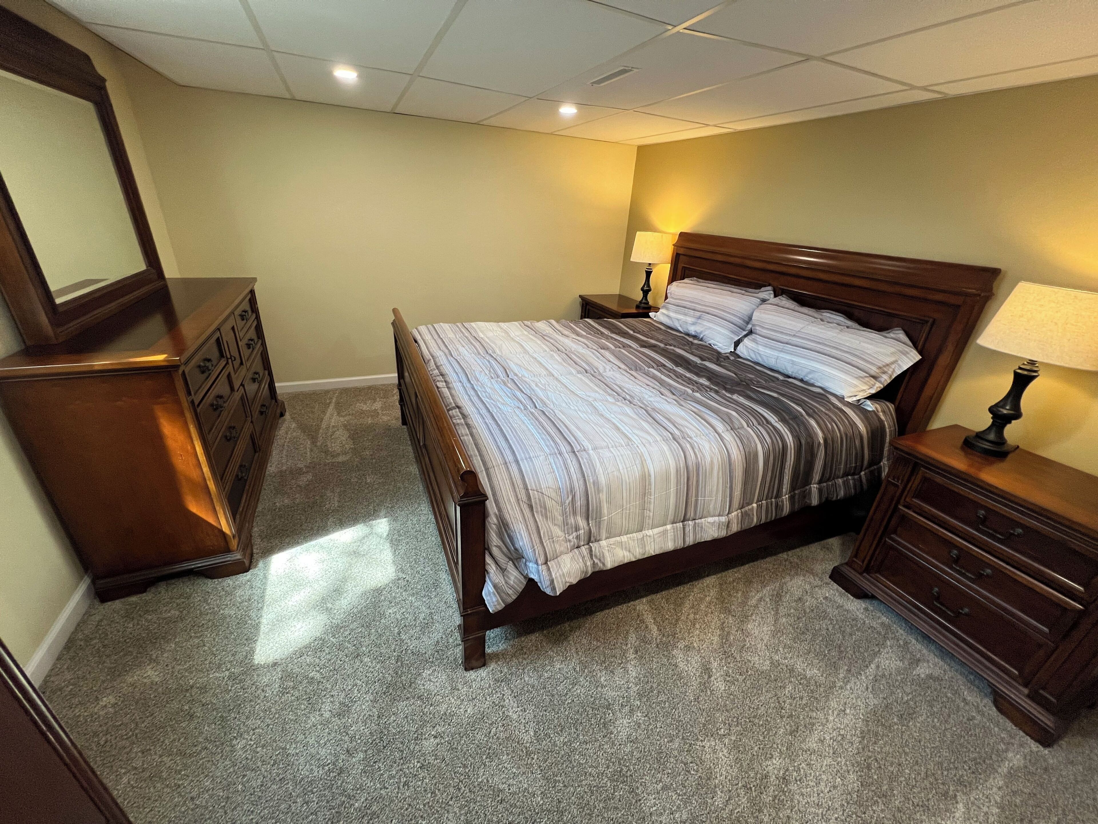 4 habitaciones, tabla de planchar con plancha, wifi y ropa de cama 