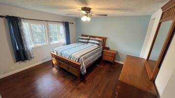 4 habitaciones, tabla de planchar con plancha, wifi y ropa de cama
