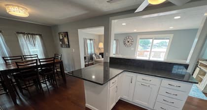 Cozy 4-bedroom cabin on beautiful Johnson Lake perfect for relaxing stays