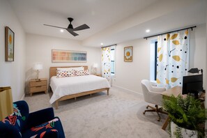 Tabla de planchar con plancha, wifi gratis y ropa de cama 