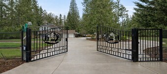 2 Acres Private Gated Retreat Near Lake Morton