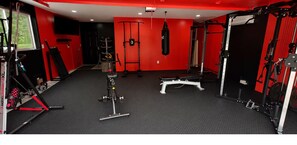 Fitness facility - 2 Acres Private Gated Retreat Near Lake Morton (Kent)