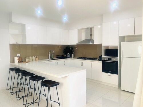 Yarraville 3bed 2bath with double garage