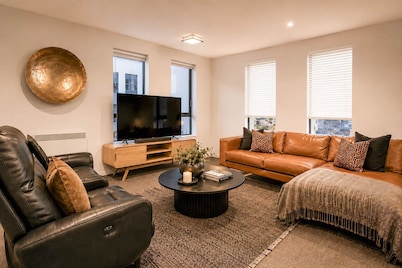 CBD 5 pax | Walk Te Pae & Stadium + Parking
