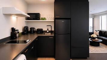 Fridge, microwave, stovetop, dishwasher