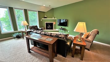 TV, fireplace