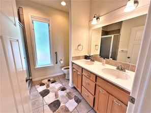 Shower, towels - Enjoy 3 full-size units! Long Lake North – Luxury Lakeside Complex (Phillips)