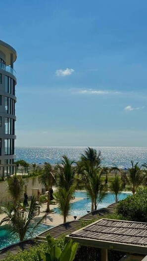 A resort with a pool, palm trees, and a view of the ocean. - Cartagena Lux Stay · Vista al Mar · Playa Privada (Manzanillo del Mar)