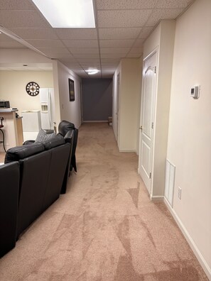Interior - Welcoming 2-bedroom basement apartment with AC in vibrant Atlanta (Atlanta)