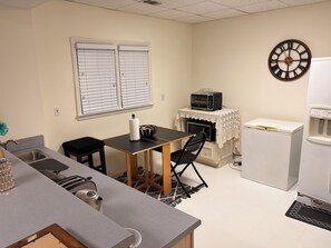Interior - Welcoming 2-bedroom basement apartment with AC in vibrant Atlanta (Atlanta)