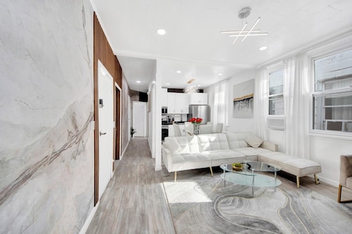 Cozy 4BR Home • Free Street Parking • Quick NYC Access • Perfect for Families