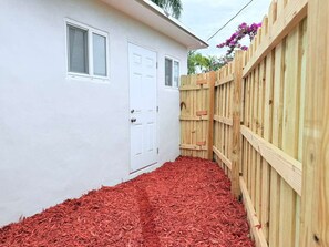 Property grounds - LUJO STUDIO Perfect 1-bedroom apartment with AC in charming Pembroke Pines (Pembroke Pines)
