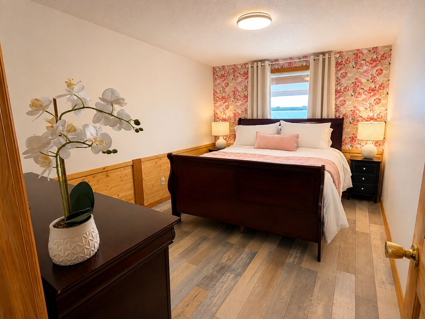 2 bedrooms, WiFi (free), bed sheets