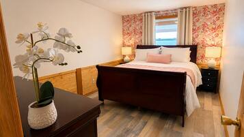 2 bedrooms, WiFi (free), bed sheets