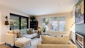Living area - Apt 7- 2BR Alpine Outlook @ Coronet Peak (Queenstown)