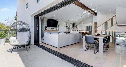 South Bay Sweet Spot: Walk to Hermosa & MB Piers 5 bdrm home 2 Blocks from Beach