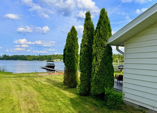 Waterfront Crooked Lake Home - Family Friendly 3-Bedroom in Petoskey