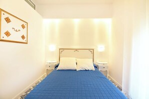 Room - Casa Nizza, Apartment in Town Centre (Sorrento)