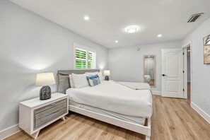 Desk, iron/ironing board, free WiFi, bed sheets - NEW! Brisas Del Mar | Private Pool with Spa, Guest House, Near Siesta Key Beach (Siesta Key)