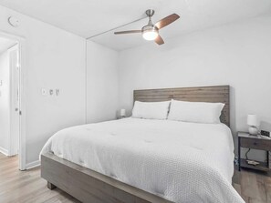 Iron/ironing board, WiFi, bed sheets - Relaxing Place to Stay, 1 BR unit near the Beach (North Myrtle Beach)