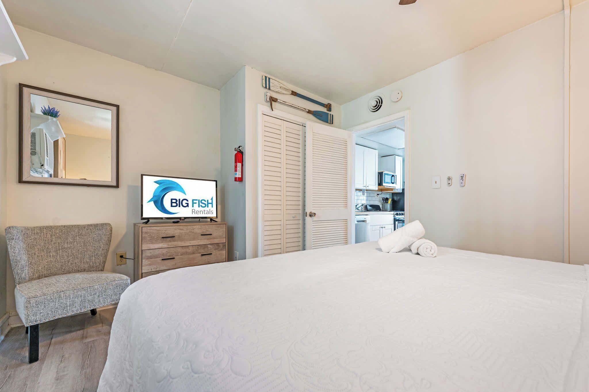 Iron/ironing board, WiFi, bed sheets