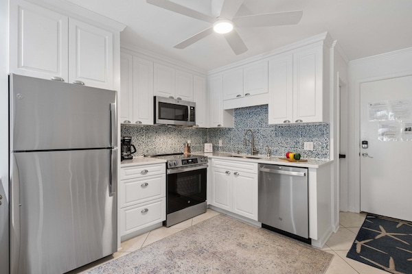 The fully equipped kitchen offers everything needed for effortless vacation dining, from quick breakfasts before the beach to relaxed dinners after island adventures.