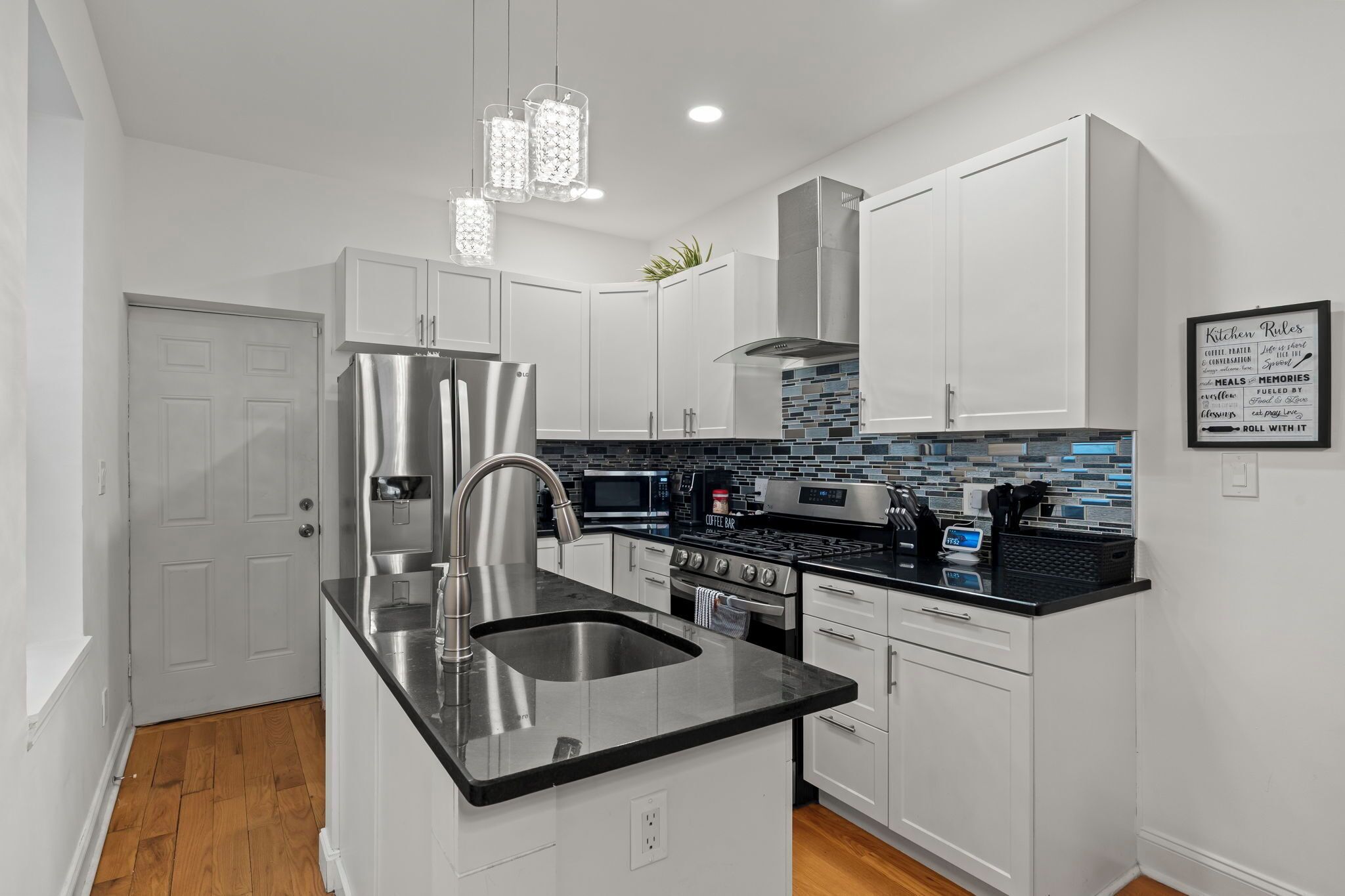 Coffee/tea maker, fridge, microwave, oven