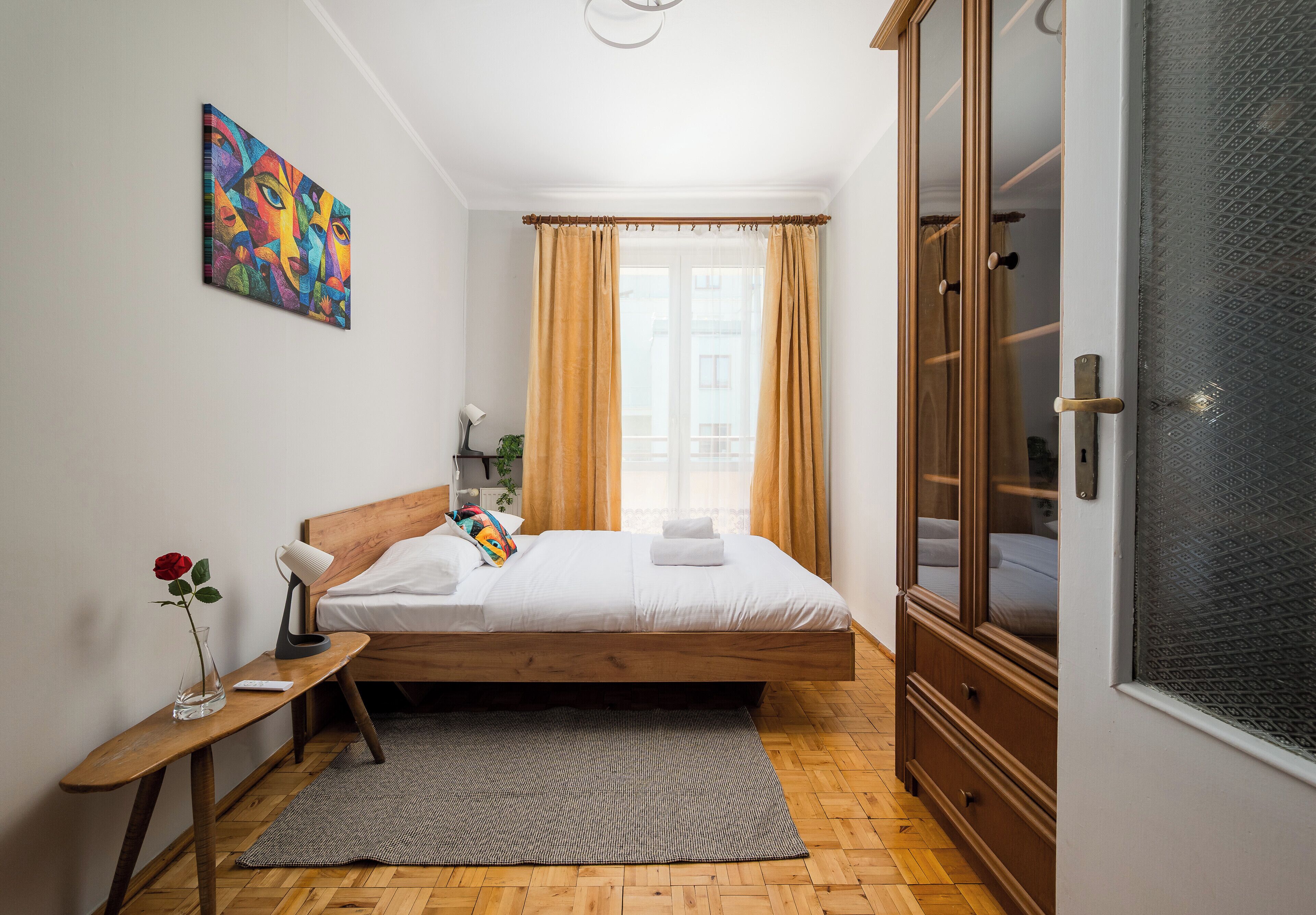 2 bedrooms, iron/ironing board, WiFi, bed sheets