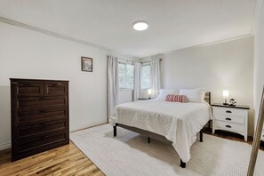 Room - Welcoming 5-bedroom house with AC in charming SeaTac (SeaTac)
