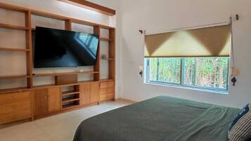 5 bedrooms, iron/ironing board, free WiFi, bed sheets