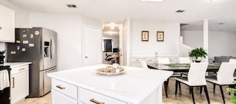 Great Central, Spacious 4-Bedroom House in Arlington