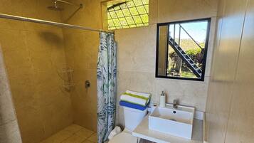Dusche, Handtücher, Toilettenpapier