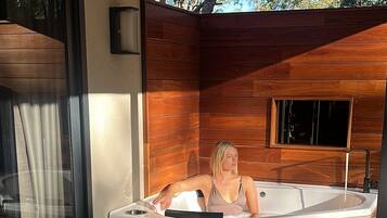 Deluxe Chalet, Valley View | Outdoor spa tub