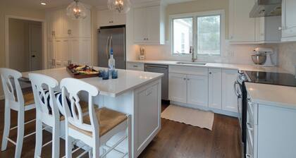 Sconset 5-bedroom house with 4.5 Bathrooms and updated decor in Peaceful Setting