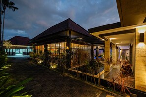 Exterior - The Casa Amaya: Luxury 3BR Villa and Pool (Jimbaran)