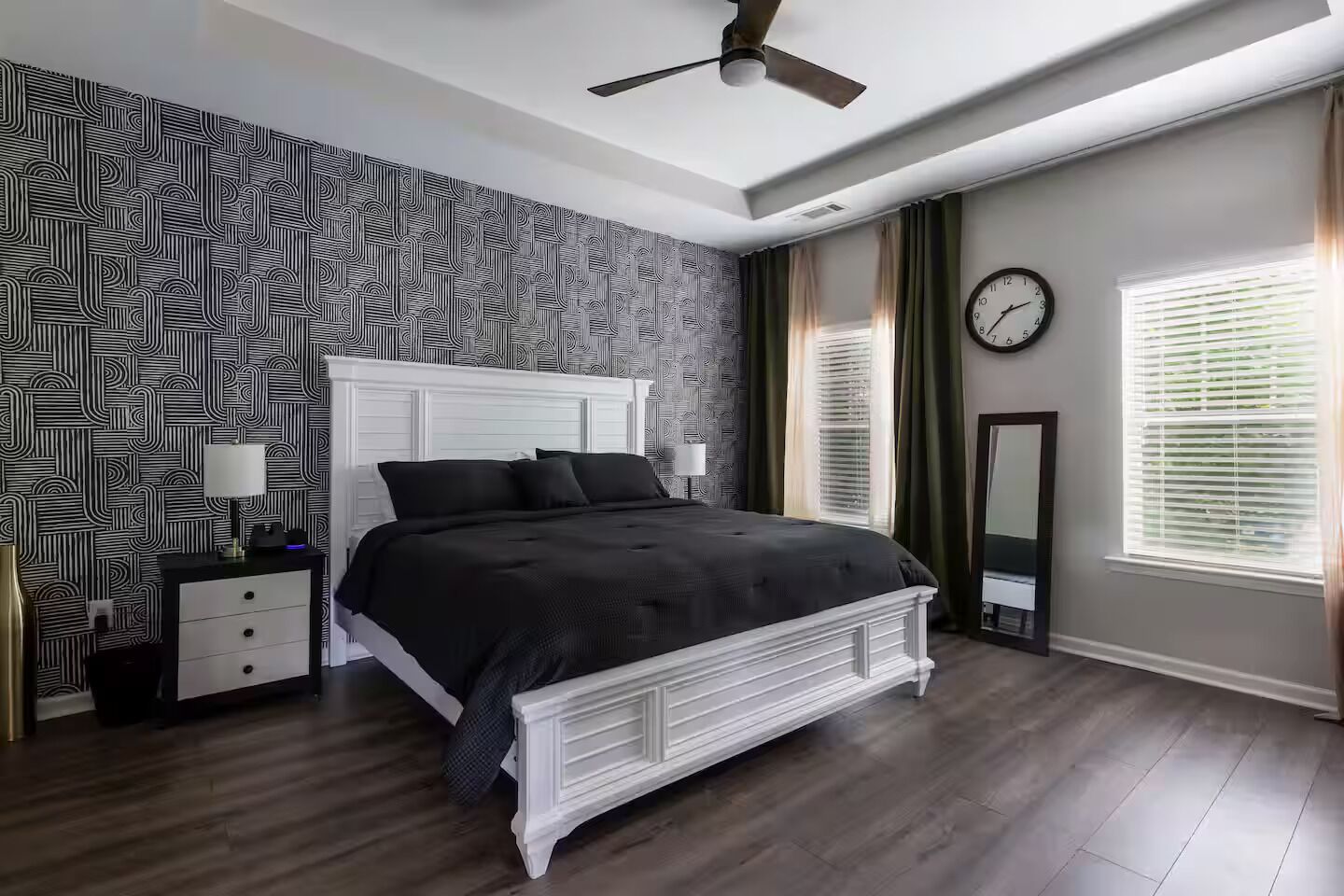 3 bedrooms, iron/ironing board, WiFi, bed sheets