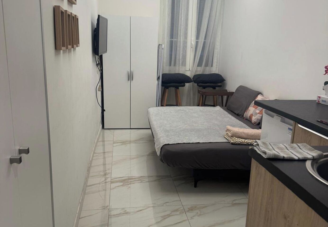 Iron/ironing board, WiFi, bed sheets
