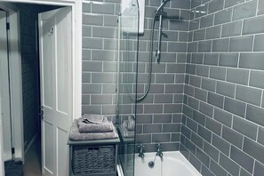Bathroom - House - Central Stamford - Sleeps 4 - Parking (Stamford)