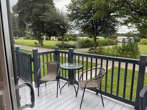 Outdoor dining - The Royal Oak - Sleeps 4 - Deck - Parking (Holsworthy)