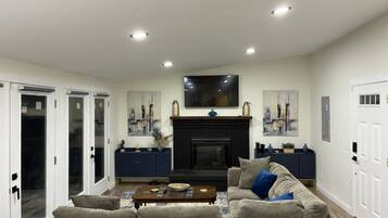 Smart TV y chimenea
