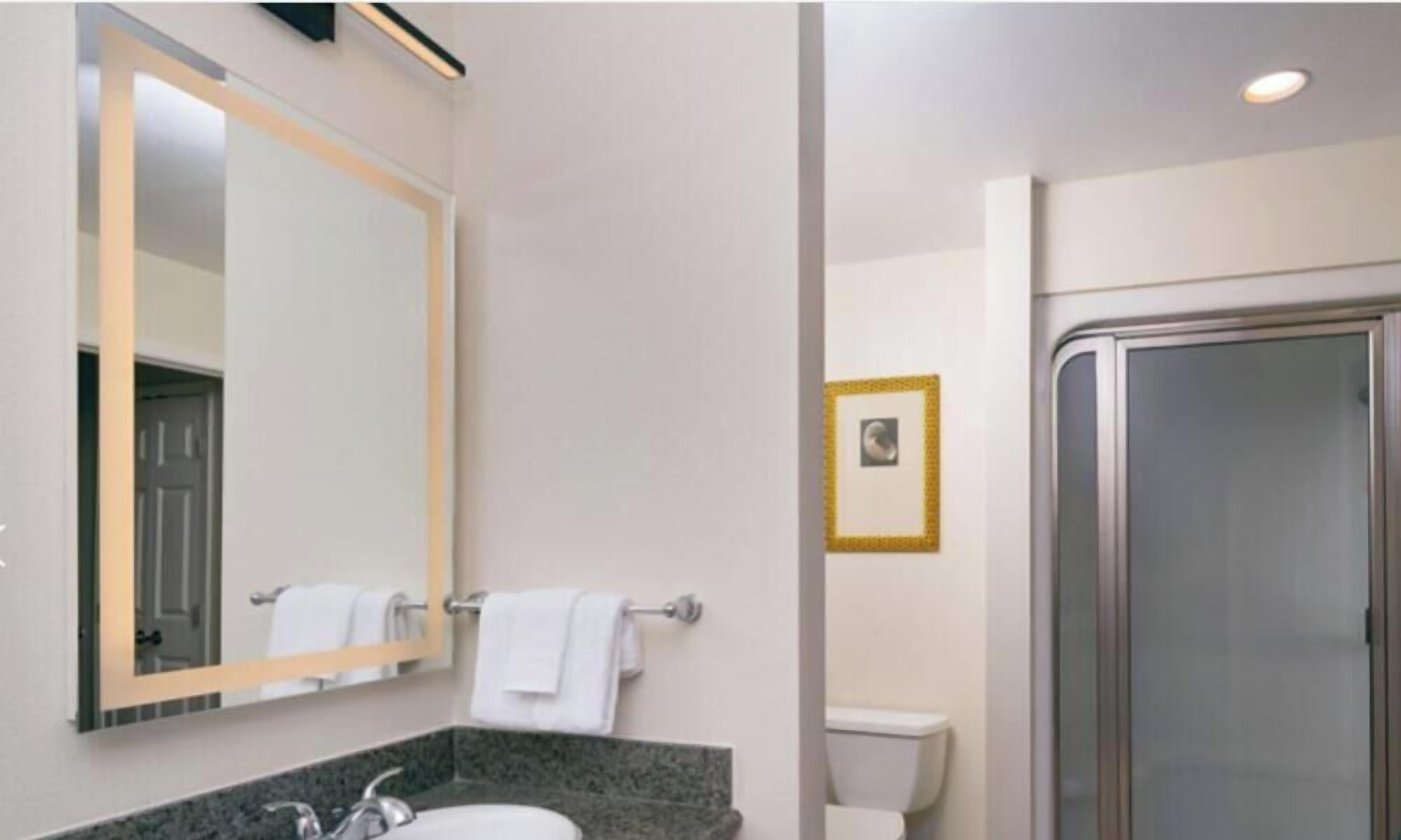 Jetted bath, towels, toilet paper