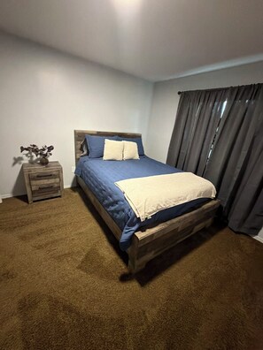 2 bedrooms, free WiFi, bed sheets - Cozy 2-bedroom apartment in charming West Plains with AC (West Plains)