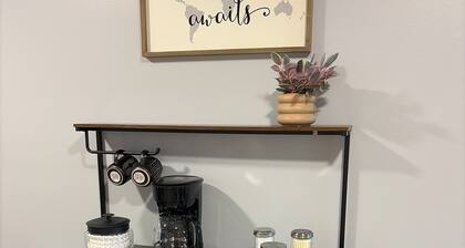 Cozy 2-bedroom apartment in charming West Plains with AC