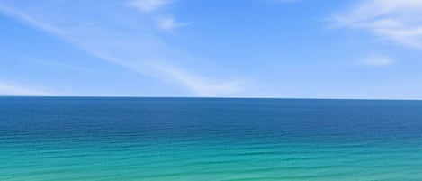 Beach nearby, sun loungers, beach towels