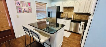 Oxford Retreat: Pool + Fire Pit + Bunk room & less than 2 miles to campus